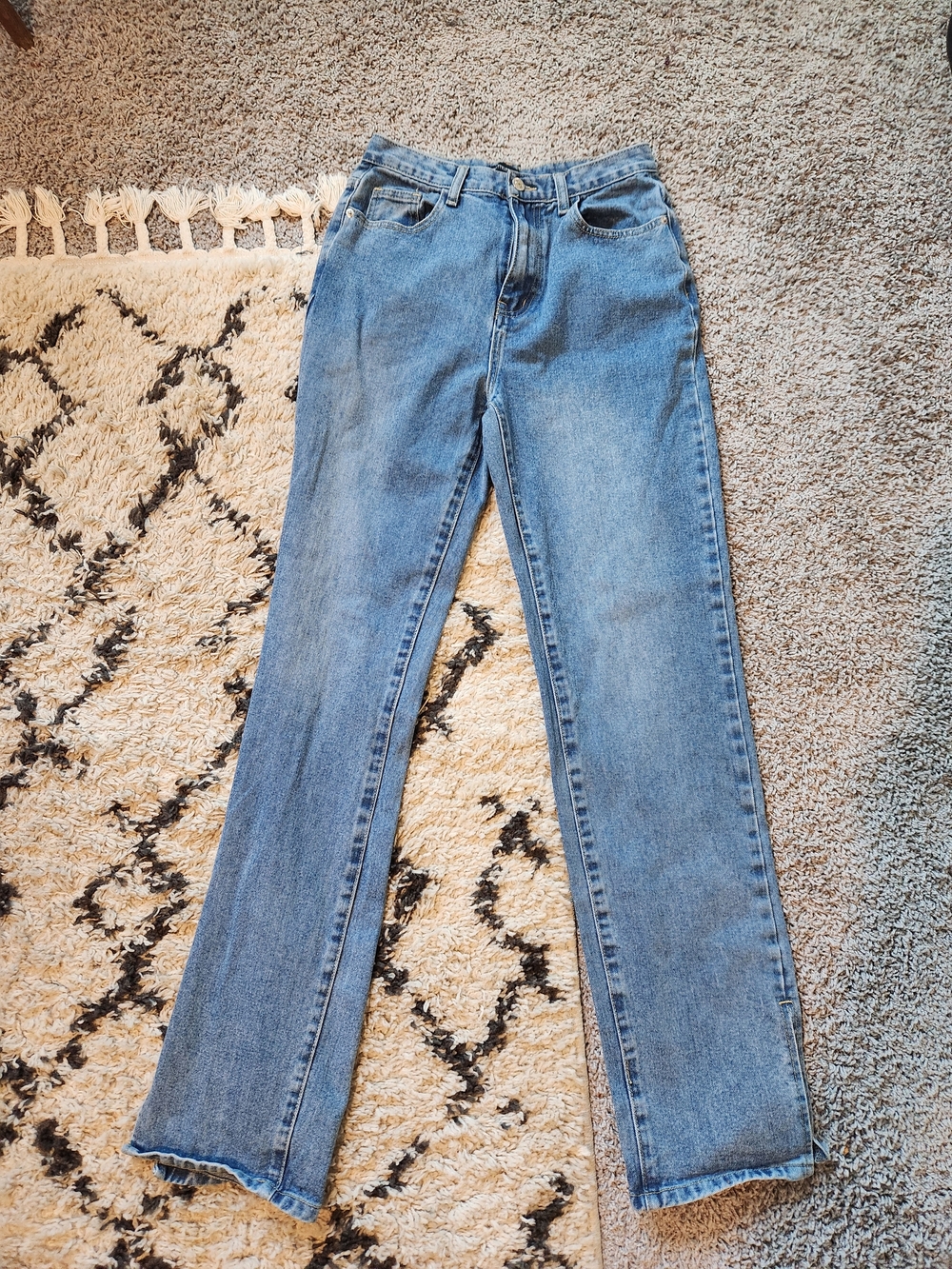 PrettyLittleThing Women's Straight Leg Jeans - Light Blue Wash